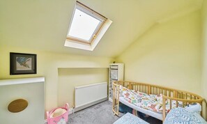 2 Schlafzimmer, Bügeleisen/Bügelbrett, Bettwäsche