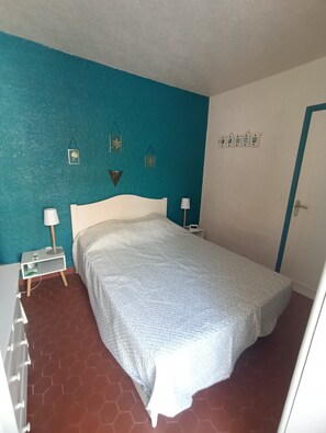 2 bedrooms, iron/ironing board, WiFi - Charming beach house with private shaded terrace (Leucate)