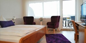 Roba de llit hipoal·lergògena i caixa forta a l'habitació