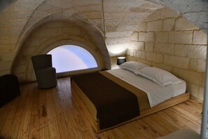 1 bedroom, internet, bed sheets