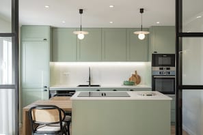 Micro-ondes, four, plaque de cuisson, lave-vaisselle