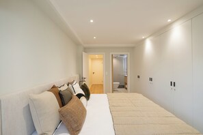 3 chambres, fer et planche à repasser, Wi-Fi, draps fournis