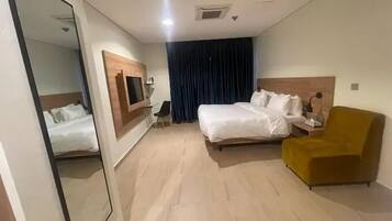 經濟公寓, 陽台, 城市景觀 | 書桌、筆電工作空間、遮光布/窗簾、隔音