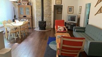 Cottage, 3 Bedrooms | Living area