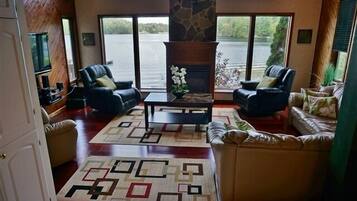 Cottage, 3 Bedrooms | Living area