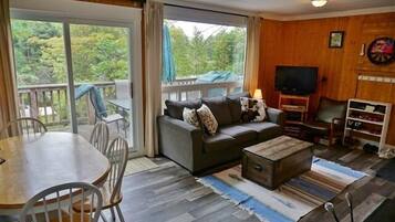 Cottage, 2 Bedrooms | Living area