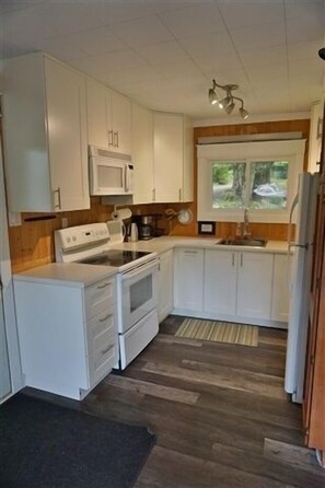 Cottage, 2 Bedrooms | Private kitchen | Fridge, coffee/tea maker, toaster