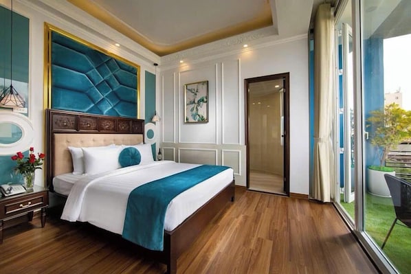 In-room safe, blackout curtains, soundproofing, iron/ironing board