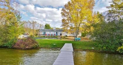 433 Kamaniskeg Lake 3 Bedroom Cottage