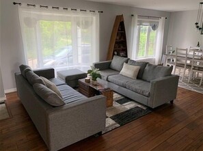 Cottage, 3 Bedrooms | Living area