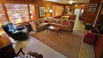 Cottage, 3 Bedrooms | Living area