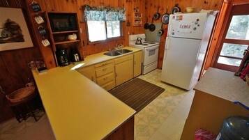 Cottage, 3 Bedrooms | Private kitchen | Fridge, coffee/tea maker, toaster