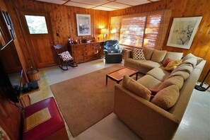 Cottage, 3 Bedrooms | Living area