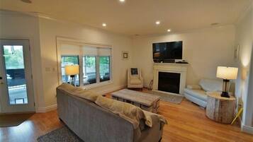 Cottage, 4 Bedrooms | Living area