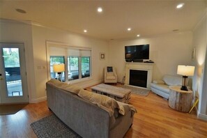 Cottage, 4 Bedrooms | Living area