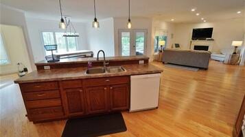 Cottage, 4 Bedrooms | Interior