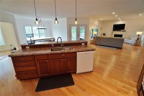 Cottage, 4 Bedrooms | Interior