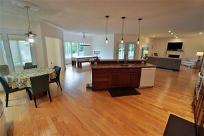 Cottage, 4 Bedrooms | Interior