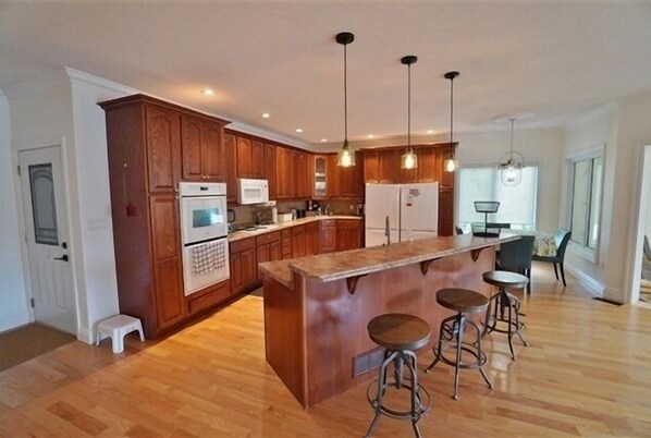 Cottage, 4 Bedrooms | Private kitchen