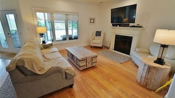 Cottage, 4 Bedrooms | Living area