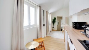 A modern kitchen with a wooden countertop, a built-in oven, and a microwave. - Charming house -2BR-4P- Ivry-sur-seine (Ivry-sur-Seine)