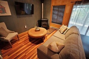 Cottage, 3 Bedrooms | Living area