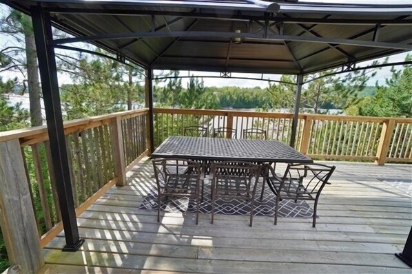 Cottage, 3 Bedrooms | Outdoor dining