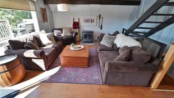 Cottage, 3 Bedrooms | Living area