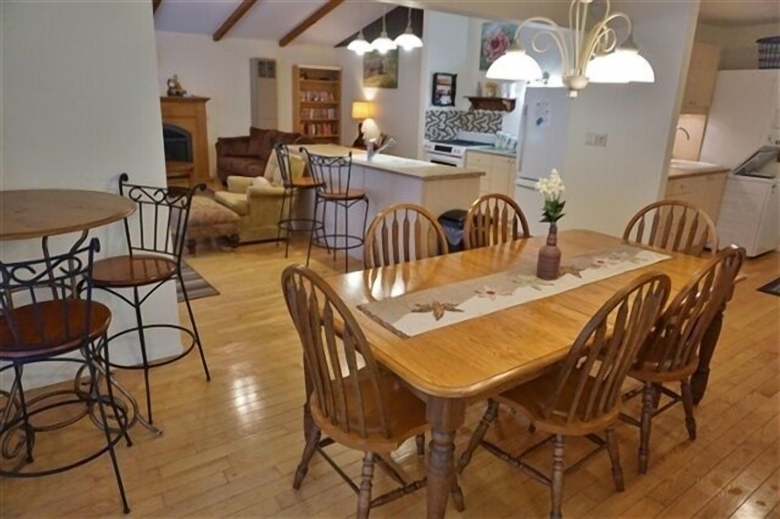 Cottage, 3 Bedrooms | Dining