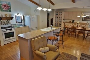 Cottage, 3 Bedrooms | Private kitchen