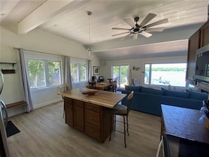 Cottage, 2 Bedrooms | Living area
