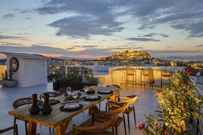 Outdoor dining - Acropolis Terraces (Athens)