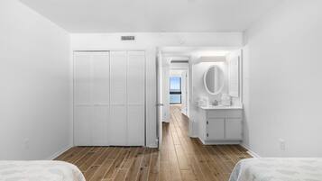 3 quartos, acesso à internet, roupa de cama