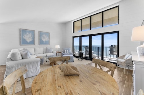 3 Bdrm 2.5 Bath Oceanfront Condo
