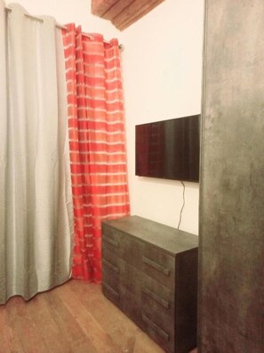 Classic Triple Room | Desk, free WiFi - Le Stanze dei Ghibellini (Florence)