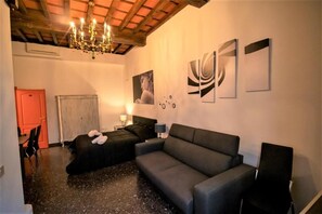 Comfort Quadruple Room, River View | Desk, free WiFi - Le Stanze dei Ghibellini (Florence)
