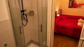 Classic Triple Room | Bathroom | Shower, hair dryer, towels, soap