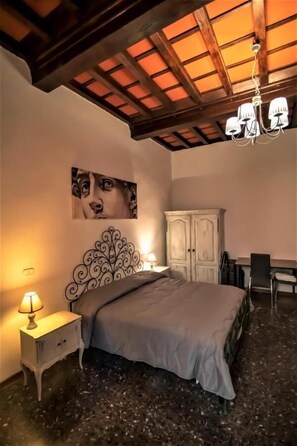 Comfort Double Room, River View | Desk, free WiFi - Le Stanze dei Ghibellini (Florence)