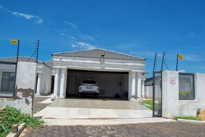 Property grounds - Delightful  apartment with AC in Phalaborwa, Peace and Relaxing (Phalaborwa)