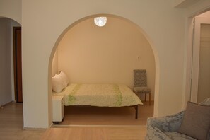 1 chambre, fer et planche à repasser, accès Internet