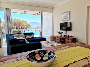 Living area - The Beach Apartment - Bikini Beach (Cape Town)