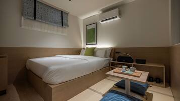 Habitación doble estándar | Artículos del minibar gratis y espacio para trabajar con laptop