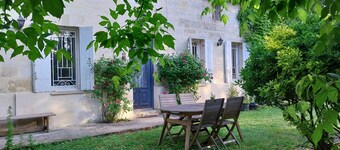 Guest Room “La Lagune” with Shared Terrace, Private Garden and Wi-Fi