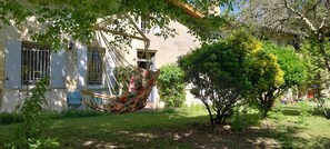 Property grounds - Guest Room “La Lagune” with Shared Terrace, Private Garden and Wi-Fi (Saint-André-de-Cubzac)