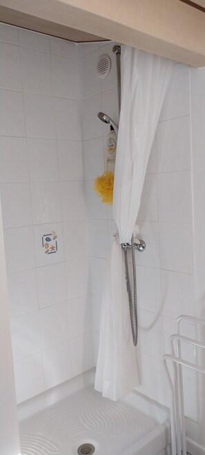 Een douche, een haardroger