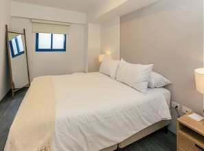 2 bedrooms, desk, iron/ironing board, WiFi