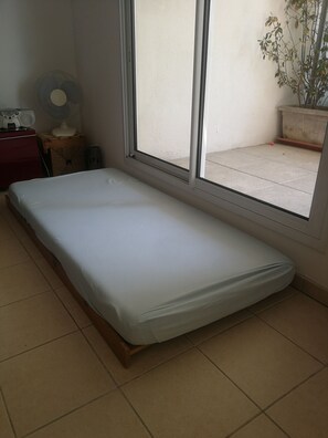 1 bedroom, bed sheets