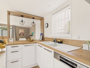 Réfrigérateur, micro-ondes, four, lave-vaisselle