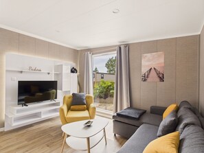 Living area - Shared heated swimming pool, 2 adults 2 children (Saint-Gilles-Croix-de-Vie)