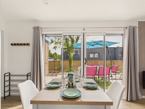 Dining - Shared heated swimming pool, 2 adults 2 children (Saint-Gilles-Croix-de-Vie)